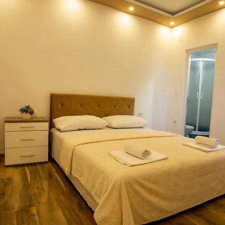 Sara Apartmani Sutomore Exterior photo